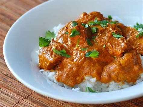 Le poulet tikka massala est l'un de ces classiques indiens très faciles à faire et délicieux ! Les Meilleures Recettes de Tikka masala