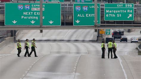 2 Men Shot While Driving Down The Dan Ryan Expressway In Chicago Ear