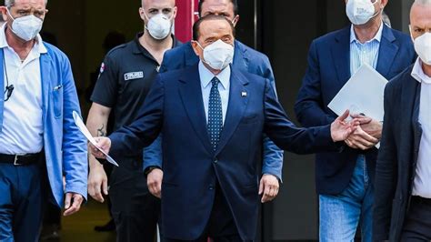 Berlusconi è stato ricoverato nel reparto diamante da stamattina alle ore 10.00 dove resterà per un po' di giorni. Silvio Berlusconi come sta, condizioni di salute ...