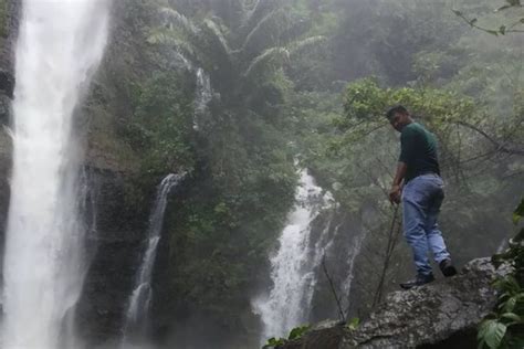 Grenjengan sewu waterfall is located in the village jrahi, district of gunung wungkal, pati regency, central java, indonesia. Air Terjun Songgo Langit - Harga Tiket & Spot Foto Terbaru 2021