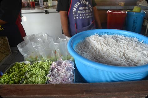 Visitors are welcome to eat the cashew nuts. MY ALL: Cuti2 Penang: Laksa Janggus, Balik Pulau