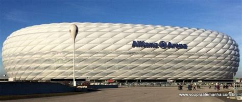The allianz arena in munich is one of the largest membrane constructions in the world. Tour Estádio Allianz Arena em Munique