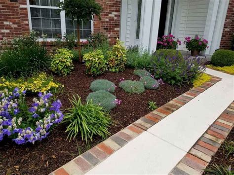 When to call a landscaping professional. 60 Stunning Low Maintenance Front Yard Landscaping Design Ideas And Remodel (39) | Front yard ...