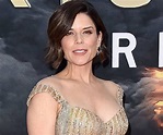 Neve Campbell Biography - Facts, Childhood, Family Life & Achievements