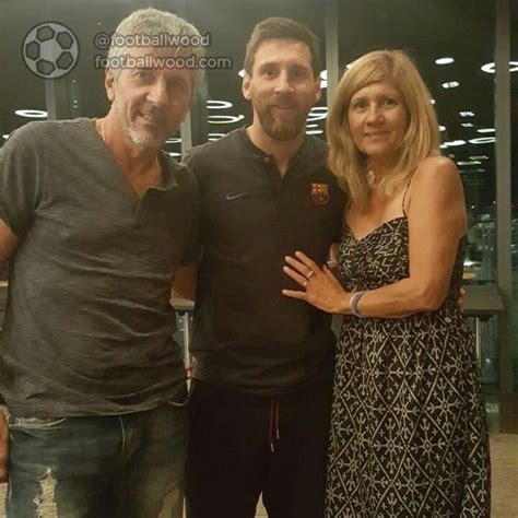 Leo Messi With His Parents 😊😍 Messi Barcelona Football Lionel