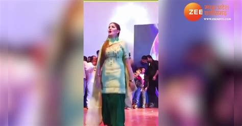 Sapna Chaudhary Hot Dance Stage In Tight Green Suit On Haryanvi Song Goli Chal Javegi User