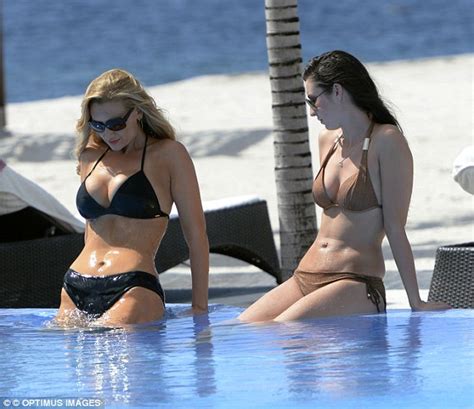 Coronation Streets Catherine Tyldesley Displays Toned Bikini Body As