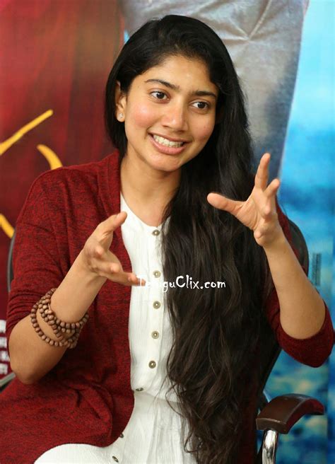 Sai pallavi the most sought malayali actress is winning hearts with her natural acting, beautiful pimpled face, and incredible dancing skills. Sai Pallavi Pics Latest New Cute Smile Photos Stills Photo ...