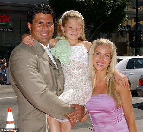 Jose Canseco S Daughter Josie Canseco Books Spot In Victoria S Secret Fashion Show Alongside