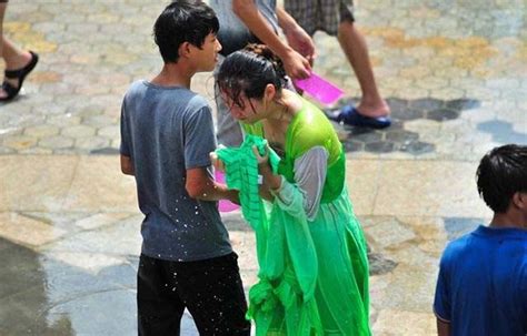 Gila Wanita Ini Jadi Mangsa Bogel Dan Rogol Dalam Pesta Air Di China