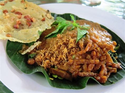 Sirami sayuran dengan sambal kacang. Adhe's blog: Nasi Pecel Pincuk Magetan + Resep