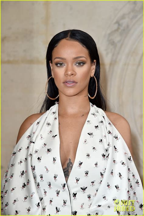 Rihanna At Dior Fashion Show On Friday Rihanna Fotp