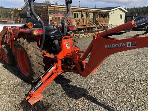 Kubota Backhoe Attachment With Hydraulic Thumb Does Not Include