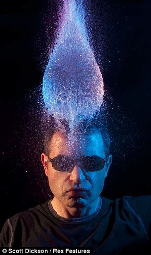 Now Thats Some Explosive Artwork Photographer Captures Moment Water