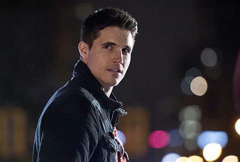 The Flash Who S The Man In The Iron Mask The Flash Season Robbie Amell The Flash Season 1