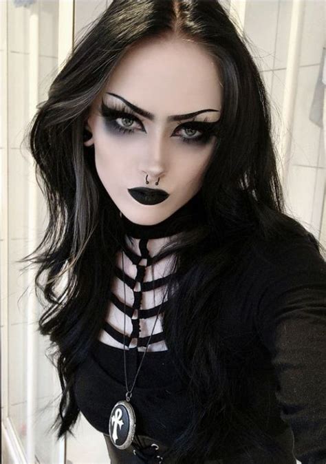 Pin By Kaiser Maschine On Trad Goth Black Hair Aesthetic Goth Beauty Edgy Makeup Looks