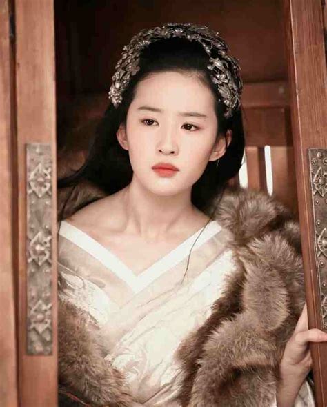Biodata Dan Profil Lengkap Liu Yi Fei Crystal Liu Nona Mandarin