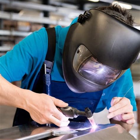 How To Become A Sheet Metal Worker 2022 Things To Know 2022