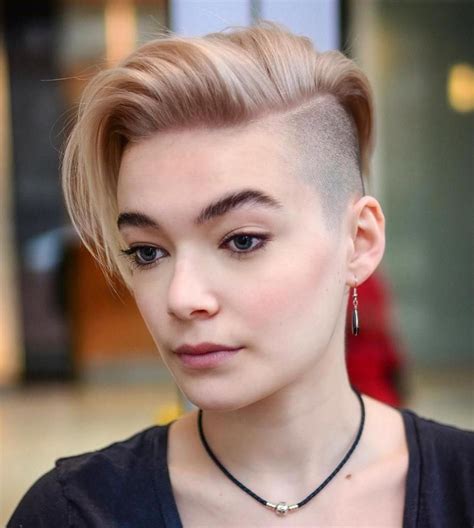 When you use your hair to express who you are, it becomes even more important to find a style that screams you. 20 Statement Androgynous Haircuts for Women | Androgynous ...