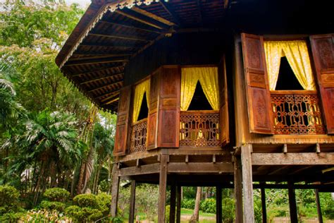 A traditional malay house in the world heritage city of melaka in malaysia with old stuff like records, utensils, bell & furniture and its old world charm. The Beauty of Traditional Malay Homes | PropertyGuru Malaysia
