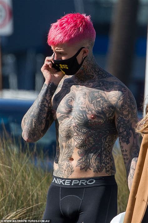 Bachelor In Paradises Ciarran Stott Goes Shirtless At Melbourne Beach With Mystery Brunette