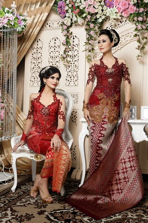 Kebaya dan rok ekor bisa dilepas pasang. Indonesian Modern Kebaya #indonesian fashion #indonesian ...
