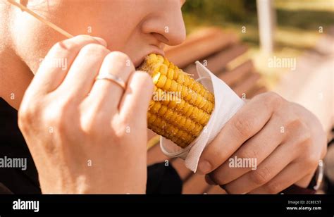 Woman With Corn On The Cob Hi Res Stock Photography And Images Alamy