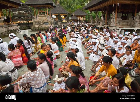 A Hindu Crowd Worships At The Pura Tirta Empul Temple Complex During The Galungan Festival
