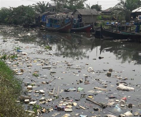 Ketua polis selangor, datuk noor azam jamaludin, berkata pihaknya sudah menerima. Sungai Bedera Kecamatan Marelan Ini Tercemar Sampah dan ...