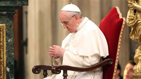 Cómo Rezar El Rosario Con El Papa Este Sábado A Partir De Las 1730h