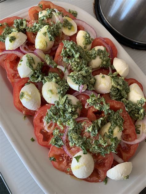 Recipe Heirloom Tomato Bocconcini Pesto Salad — Cat And Nat