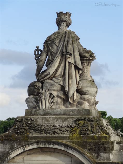 The City of Lyon statue within Place de la Concorde - Page 1041