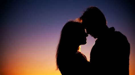 Download Wallpaper 2560x1440 Couple Silhouettes Love Night