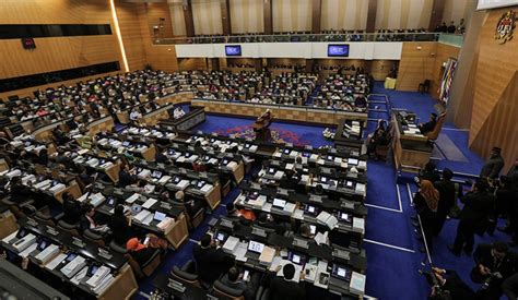 Kenapa menteri kewangan timbalan tidak hadir parlimen mendengar perbahasan belanjawan 2021. Dulu kiri, kini kanan: Sidang Parlimen Malaysia ke-14 ...