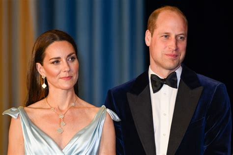 Kate Middleton Wears Plunging Blue Silk Princess Gown See Pics Glamour