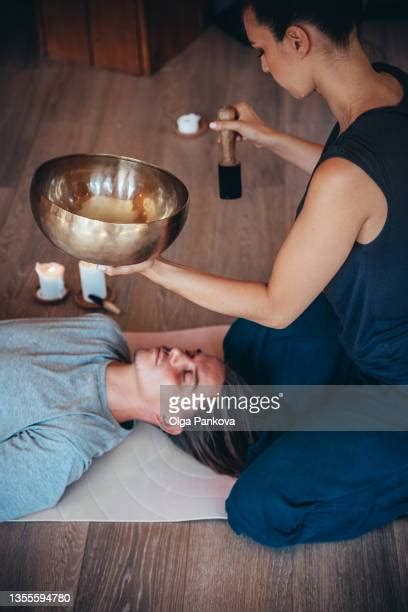 Body Massage Man Photos Et Images De Collection Getty Images