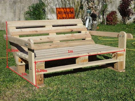 Los bancos son los preferidos de. Bellos Sillones hechos con pallets recicladas | Sofá de ...
