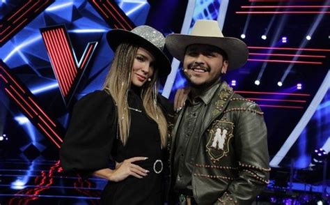 Antes de que christian nodal confirmará la noticia, el programa resulta que en estos momentos, sino es que ya, belinda recibió ya anillo de compromiso por parte de christian nodal en un restaurante exclusivo de. Christian Nodal, quién es el cantante que conquistó a Belinda
