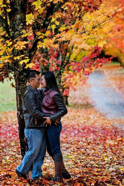 Pin By Cassandra Vu On Couple Poses Ideas Engagement Picture Outfits