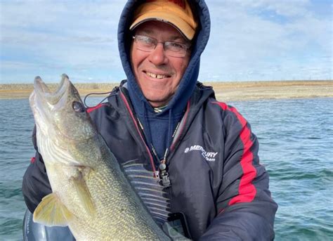 Brian Olson Catching Pre Spawn Walleyes On Fort Peck Montana Hunting