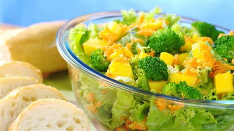 1366x768 Resolution Assorted Vegetable Salad Inside Round Glass Bowls