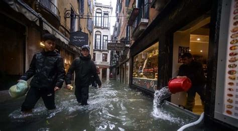 Already 70 Underwater Venice Faces More Floods St Mark S Square