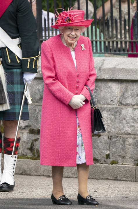 Queen Elizabeths Most Memorable Fashion Moments