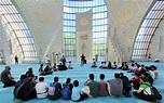 İmam-Hatip Schüler lernen den Alltag und das muslimische Leben in ...