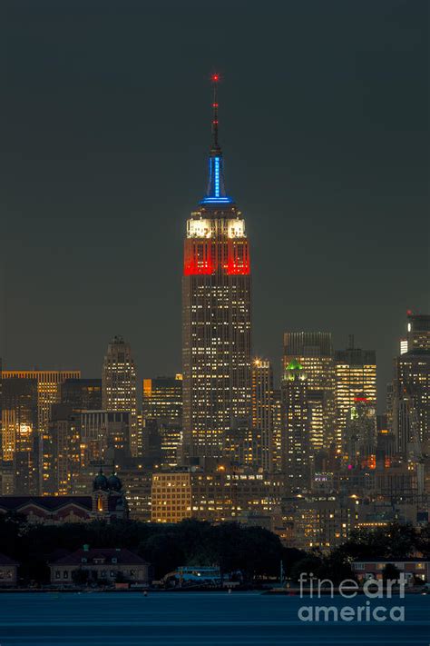 Empire State Building 911 Tribute Photograph By Clarence Holmes