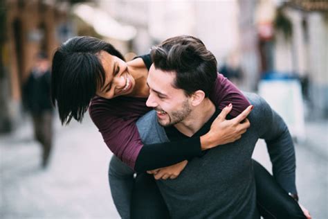 10 Things To Know About Dating A Gemini Man Gemini Man In Love⎪ Mamiverse