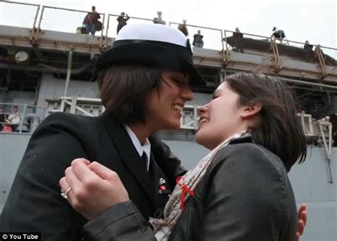 Us Navy Women Share First Gay Kiss Lesbian Couples Homecoming Kiss As