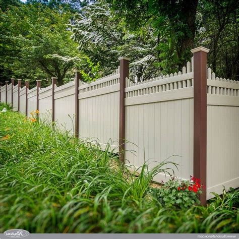 35 Classy Vinyl Privacy Fence Ideas That Will Make Your Home Stunning