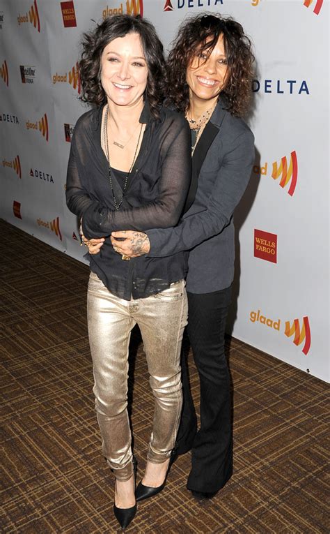 Sara Gilbert Linda Perry From Celebs Who Ve Come Out As Gay E News