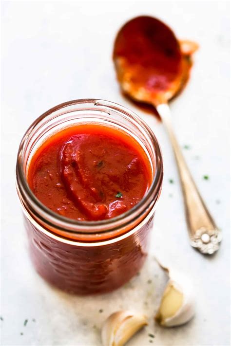 Make your own easy, delicious roasted tomato sauce using garden fresh tomatoes. How to make Basic Tomato Sauce (Quick-cooking marinara ...